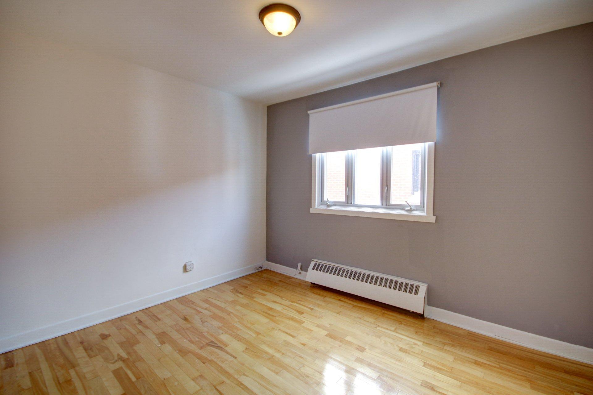 









583

 - 587


11e Avenue

,
Montréal (LaSalle),




QC
H8P2R4

