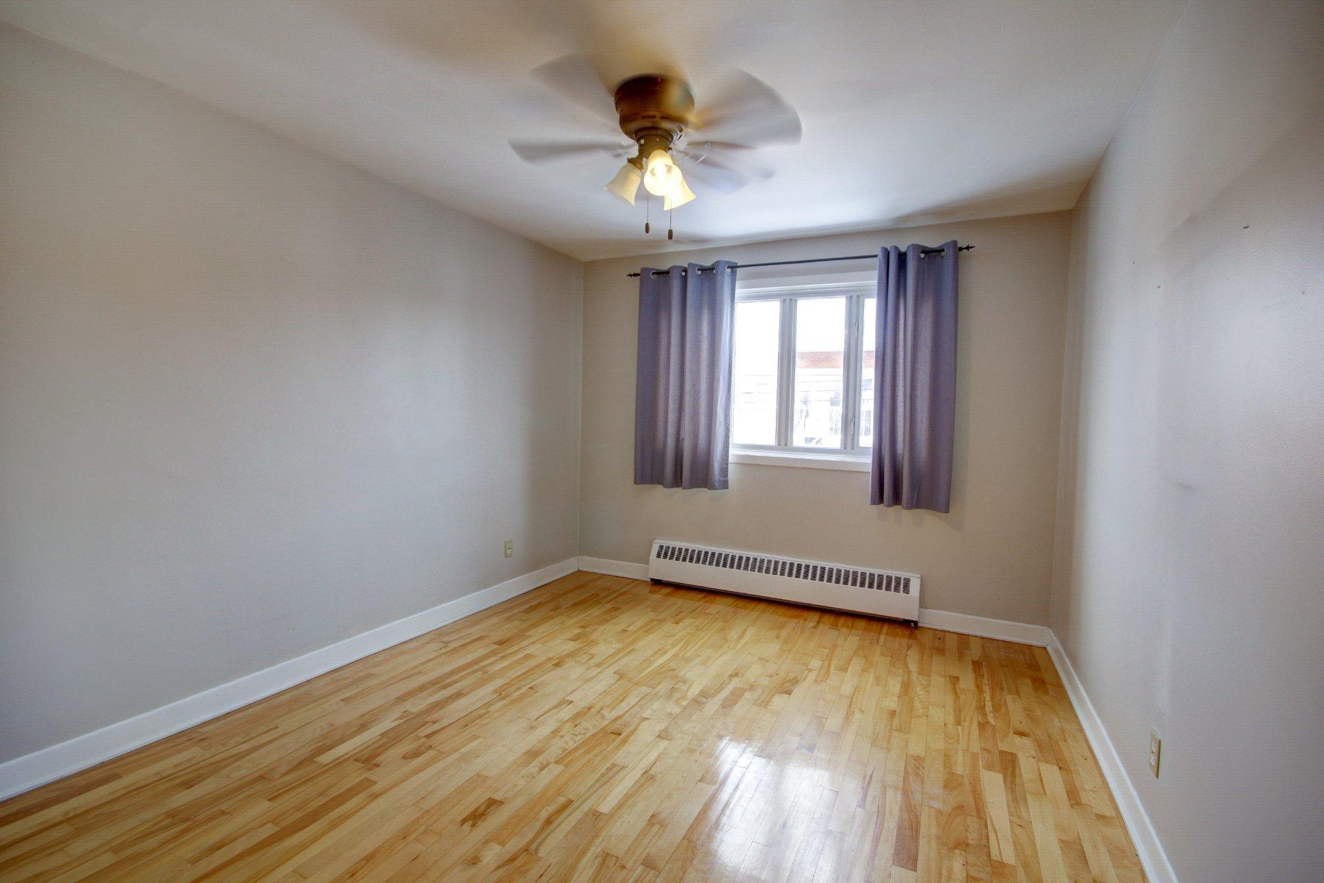









583

 - 587


11e Avenue

,
Montréal (LaSalle),




QC
H8P2R4

