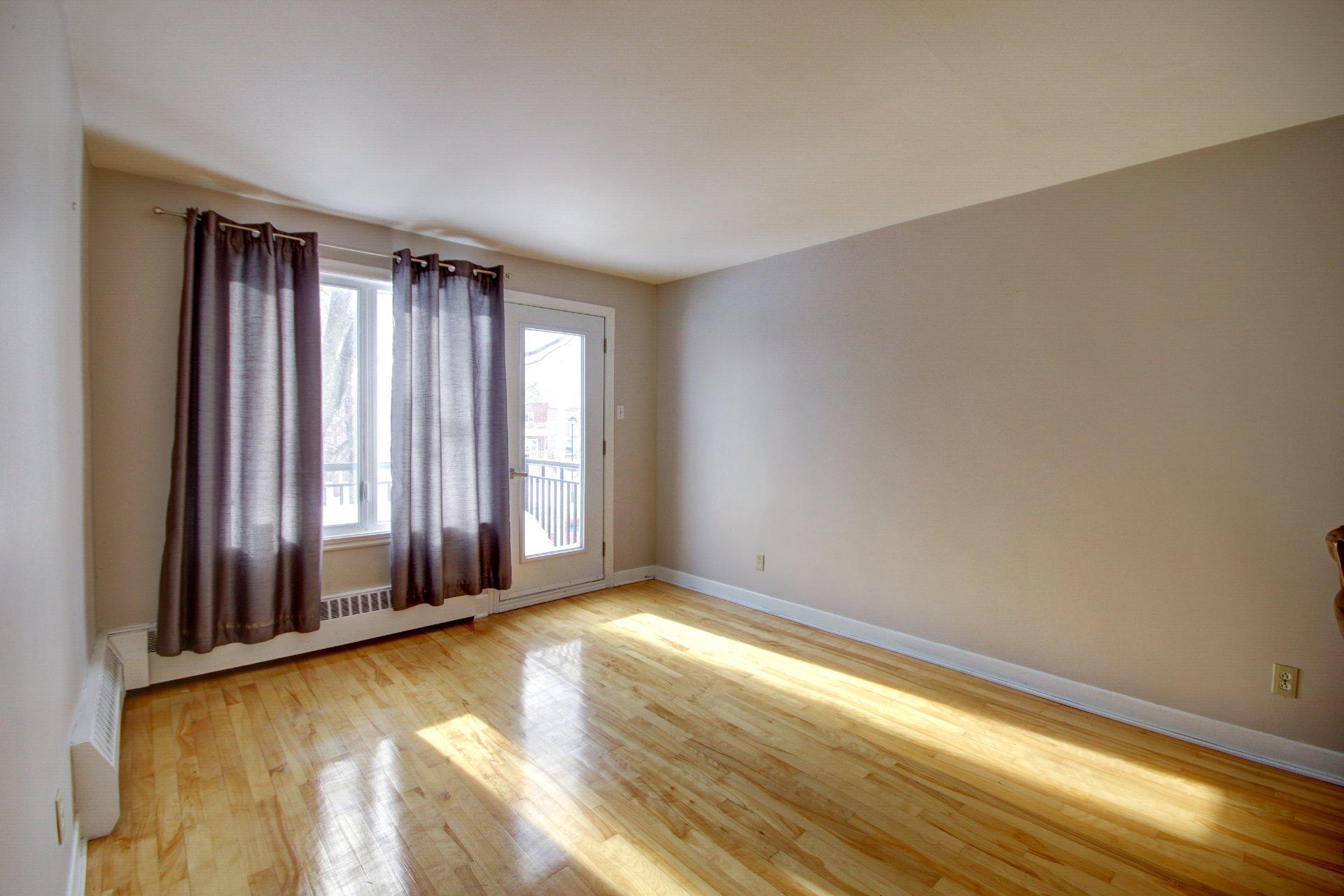 









583

 - 587


11e Avenue

,
Montréal (LaSalle),




QC
H8P2R4

