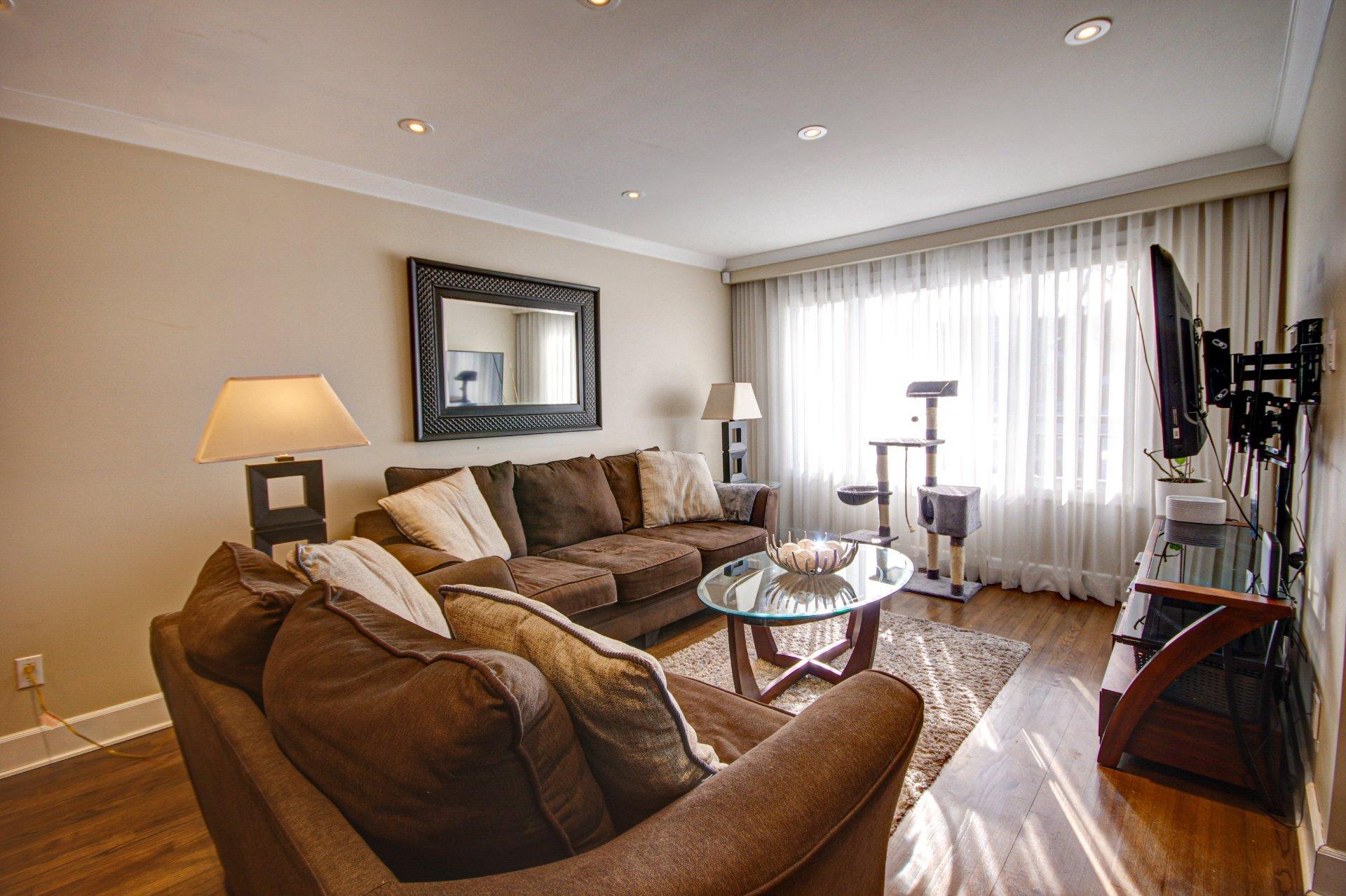 









583

 - 587


11e Avenue

,
Montréal (LaSalle),




QC
H8P2R4


