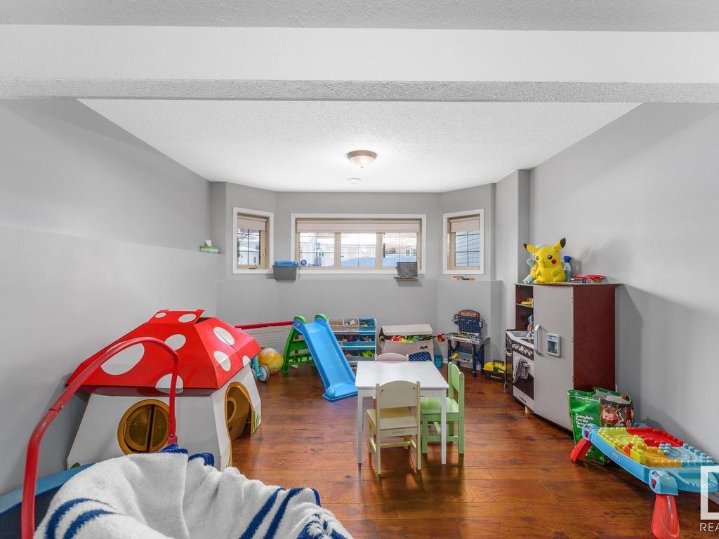 












1006 11 ST

,
Cold Lake,




AB
T9M 1J1

