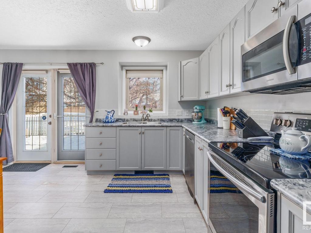 












1006 11 ST

,
Cold Lake,




AB
T9M 1J1

