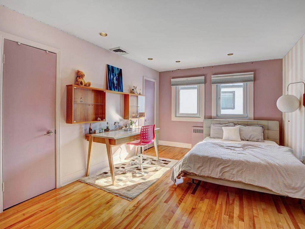 









141


Av. Highfield

,
Mont-Royal,




QC
H3P1C7

