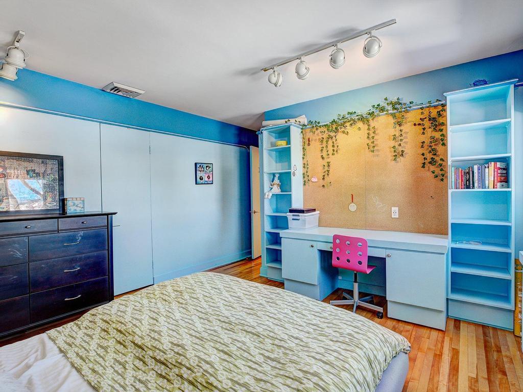 









141


Av. Highfield

,
Mont-Royal,




QC
H3P1C7

