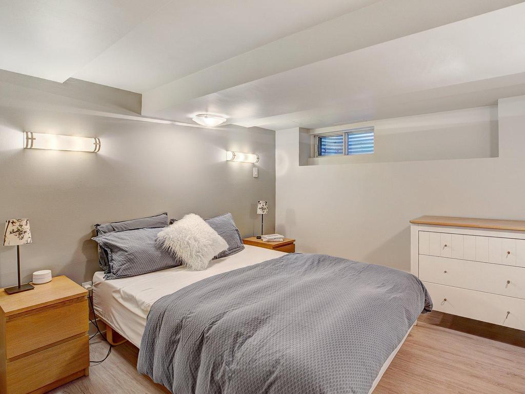 









141


Av. Highfield

,
Mont-Royal,




QC
H3P1C7

