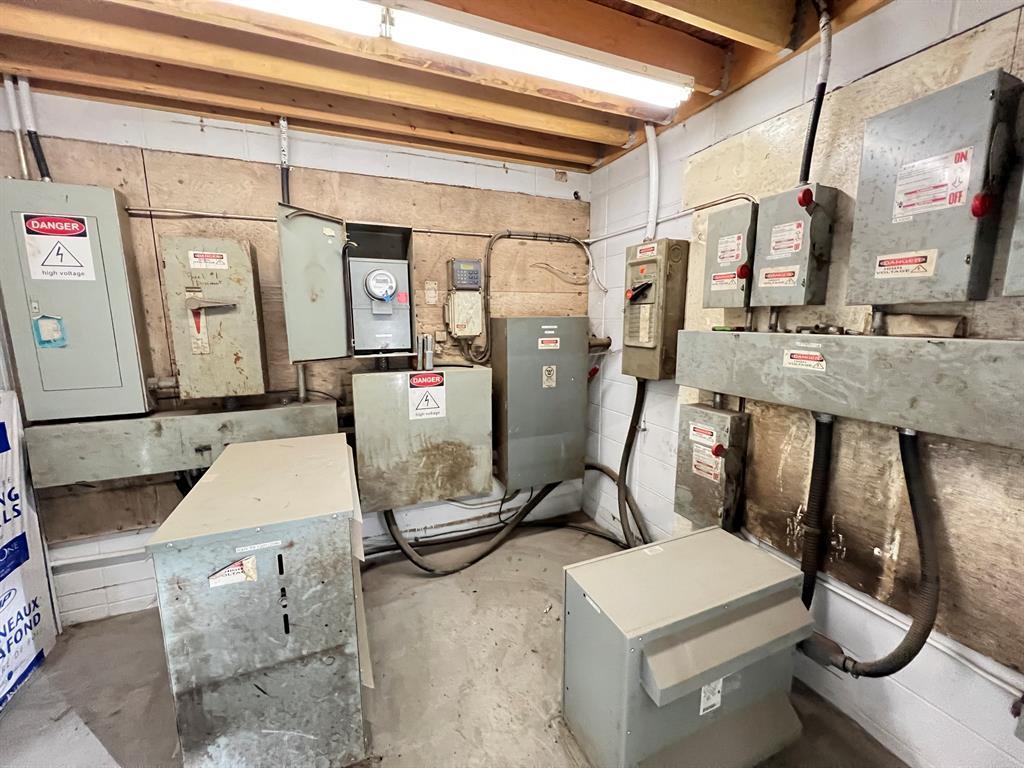 









6606


42

Avenue,
Ponoka,




AB
T4J 1J8

