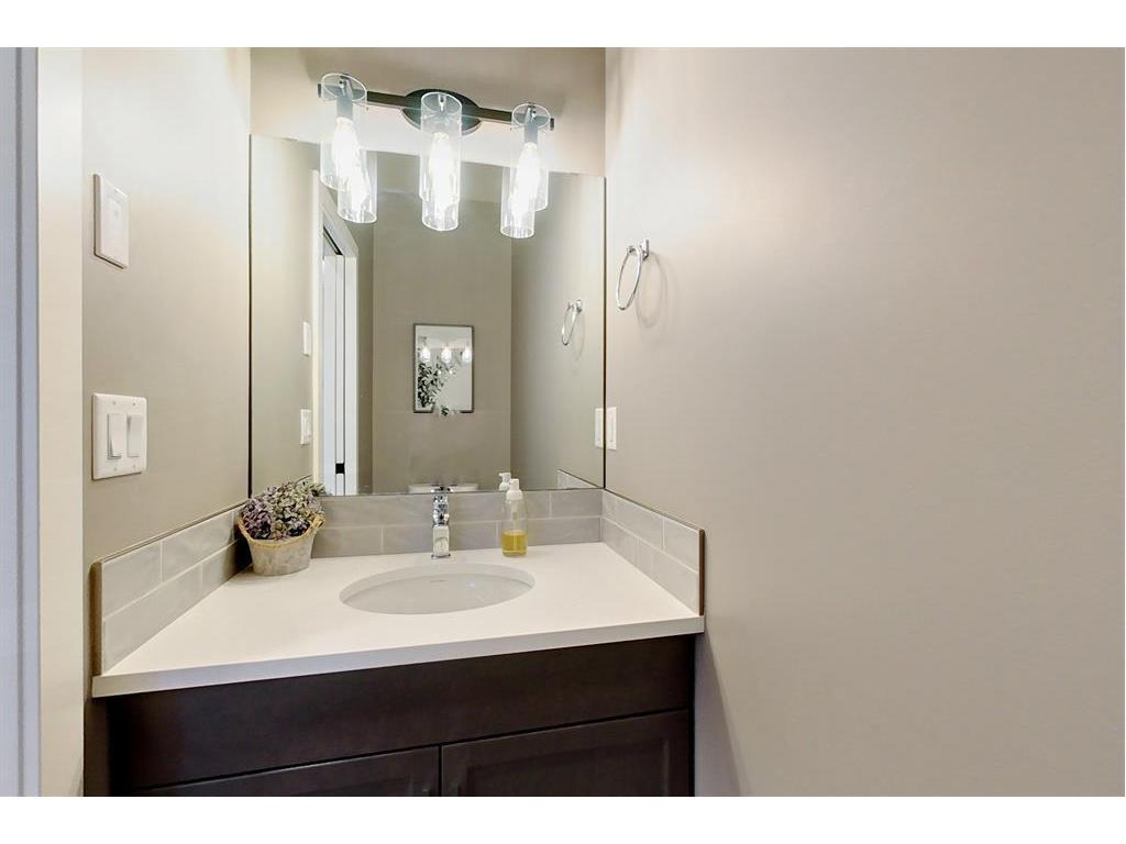 









124


Hollman

Close,
Penhold,




AB
T0M 1R0

