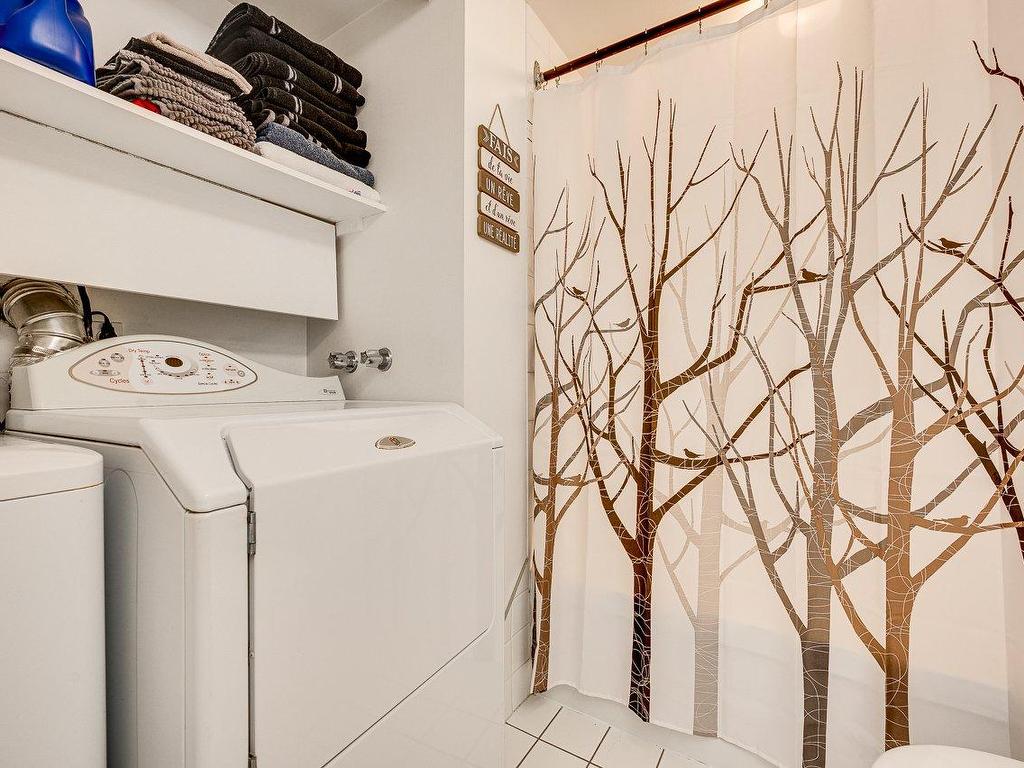 









823


Ch. des Éperviers

,
Piedmont,




QC
J0R1R3

