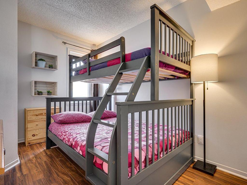 









823


Ch. des Éperviers

,
Piedmont,




QC
J0R1R3

