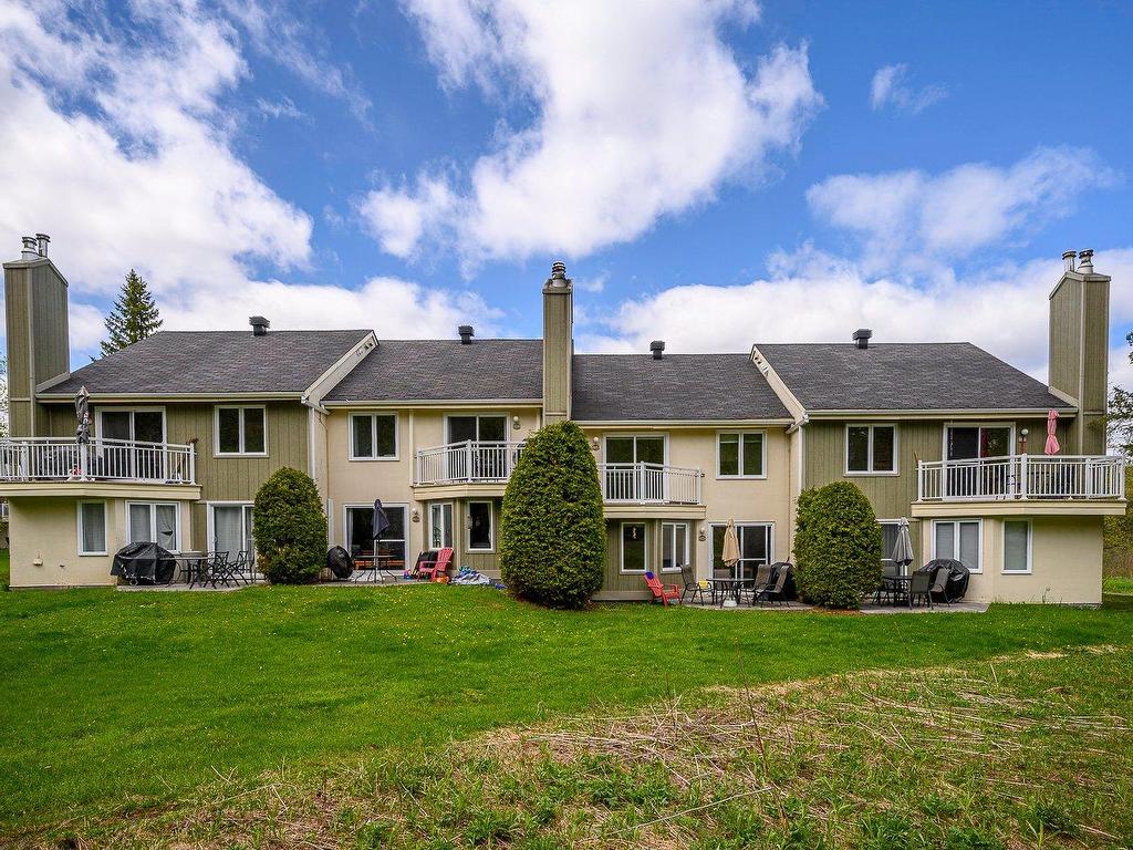









823


Ch. des Éperviers

,
Piedmont,




QC
J0R1R3


