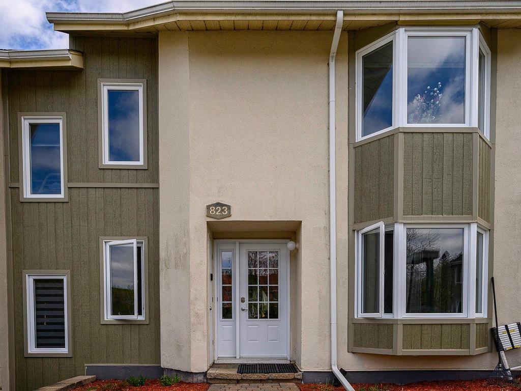 









823


Ch. des Éperviers

,
Piedmont,




QC
J0R1R3

