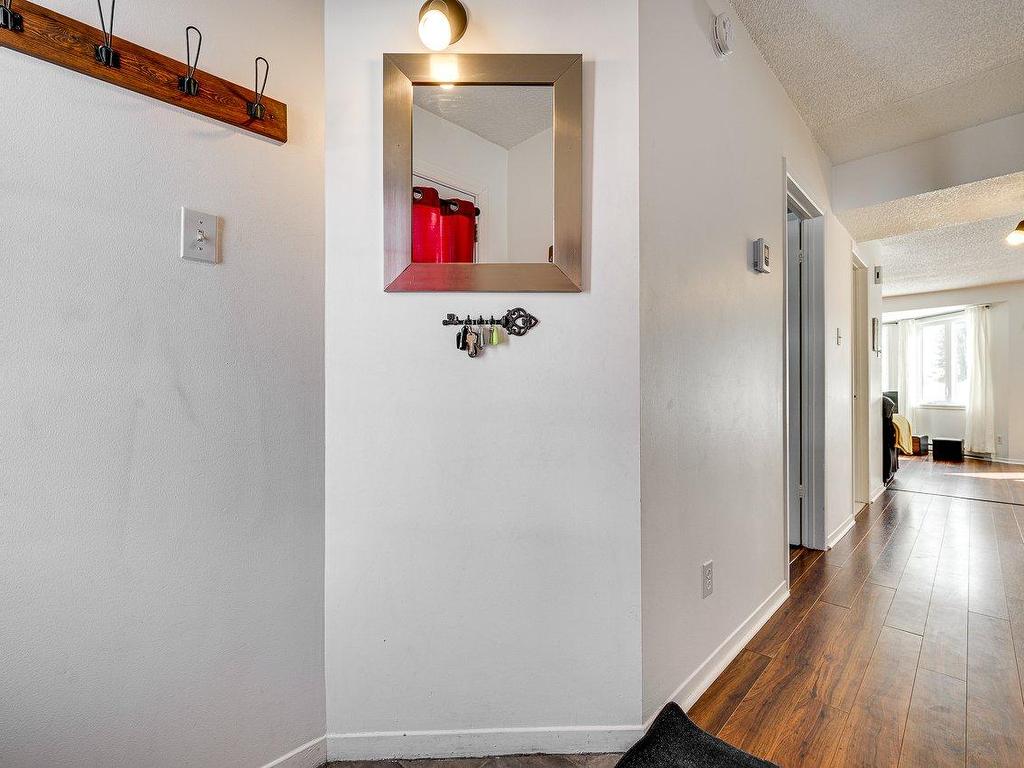 









823


Ch. des Éperviers

,
Piedmont,




QC
J0R1R3

