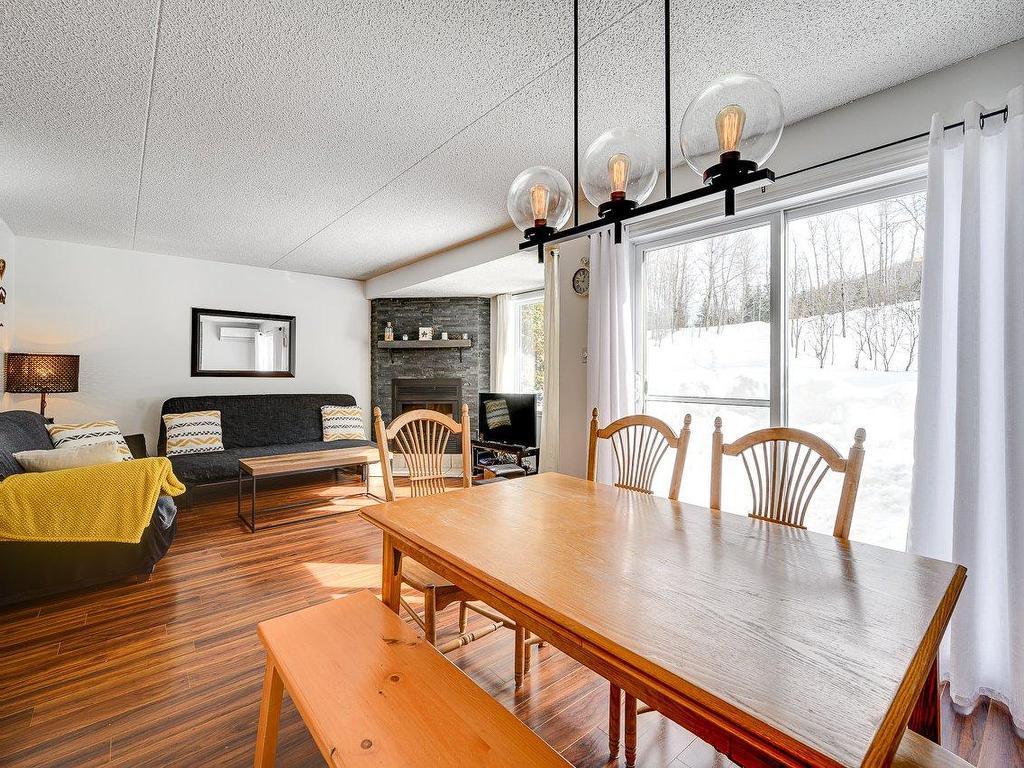









823


Ch. des Éperviers

,
Piedmont,




QC
J0R1R3

