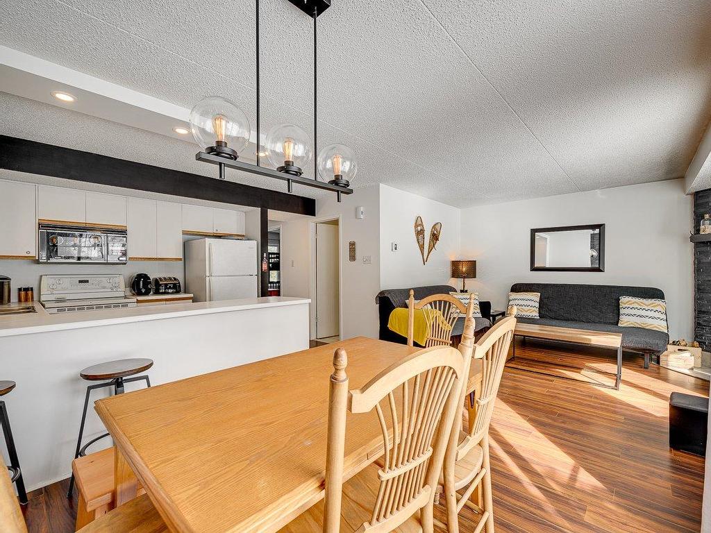 









823


Ch. des Éperviers

,
Piedmont,




QC
J0R1R3

