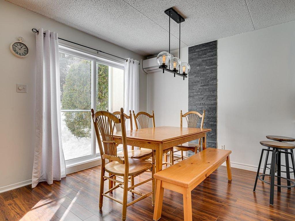 









823


Ch. des Éperviers

,
Piedmont,




QC
J0R1R3

