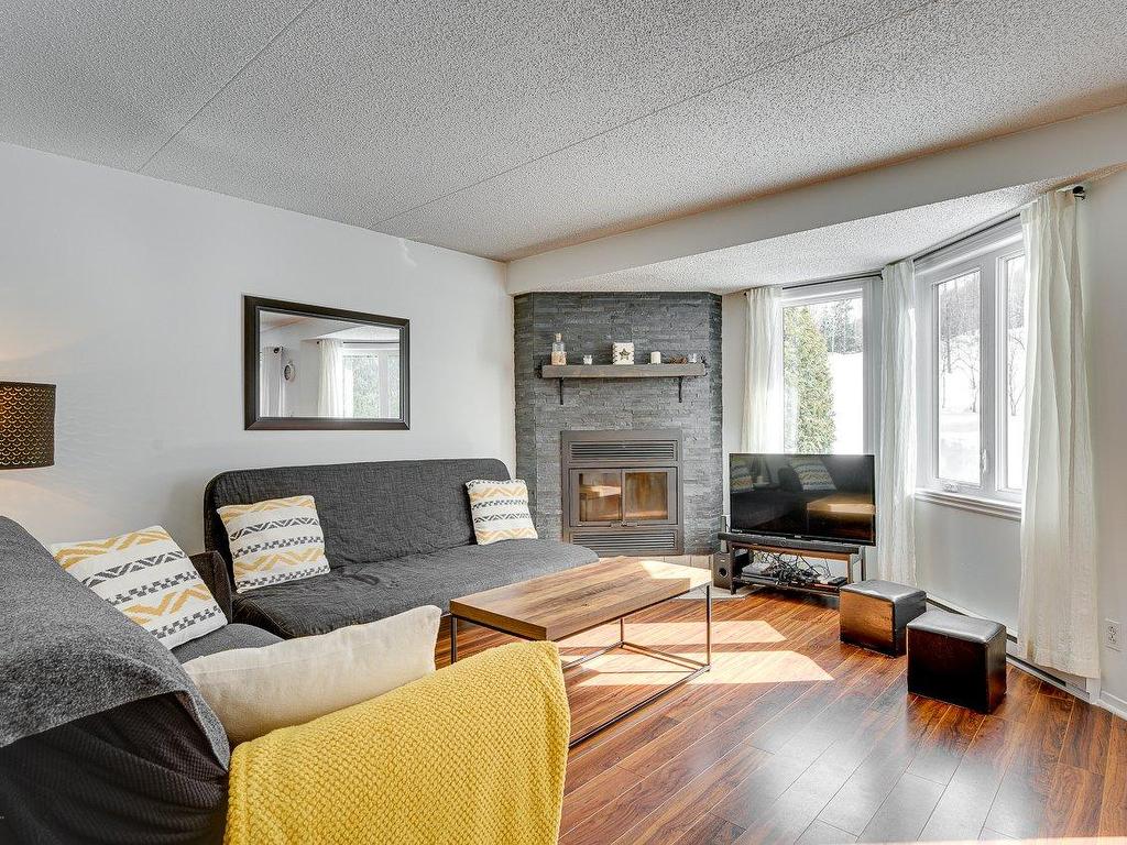 









823


Ch. des Éperviers

,
Piedmont,




QC
J0R1R3

