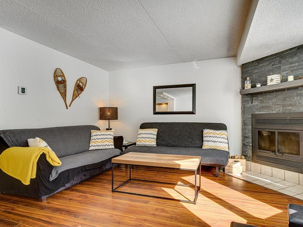 









823


Ch. des Éperviers

,
Piedmont,




QC
J0R1R3

