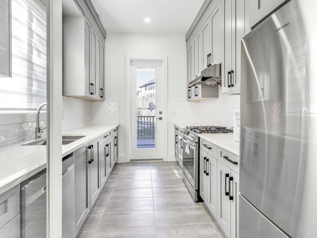 












20563 71 AVENUE

,
Surrey,




BC
V4A 4N6

