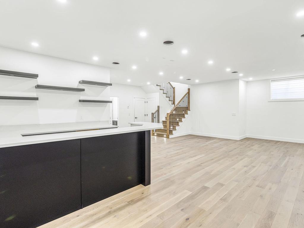 












20563 71 AVENUE

,
Surrey,




BC
V4A 4N6


