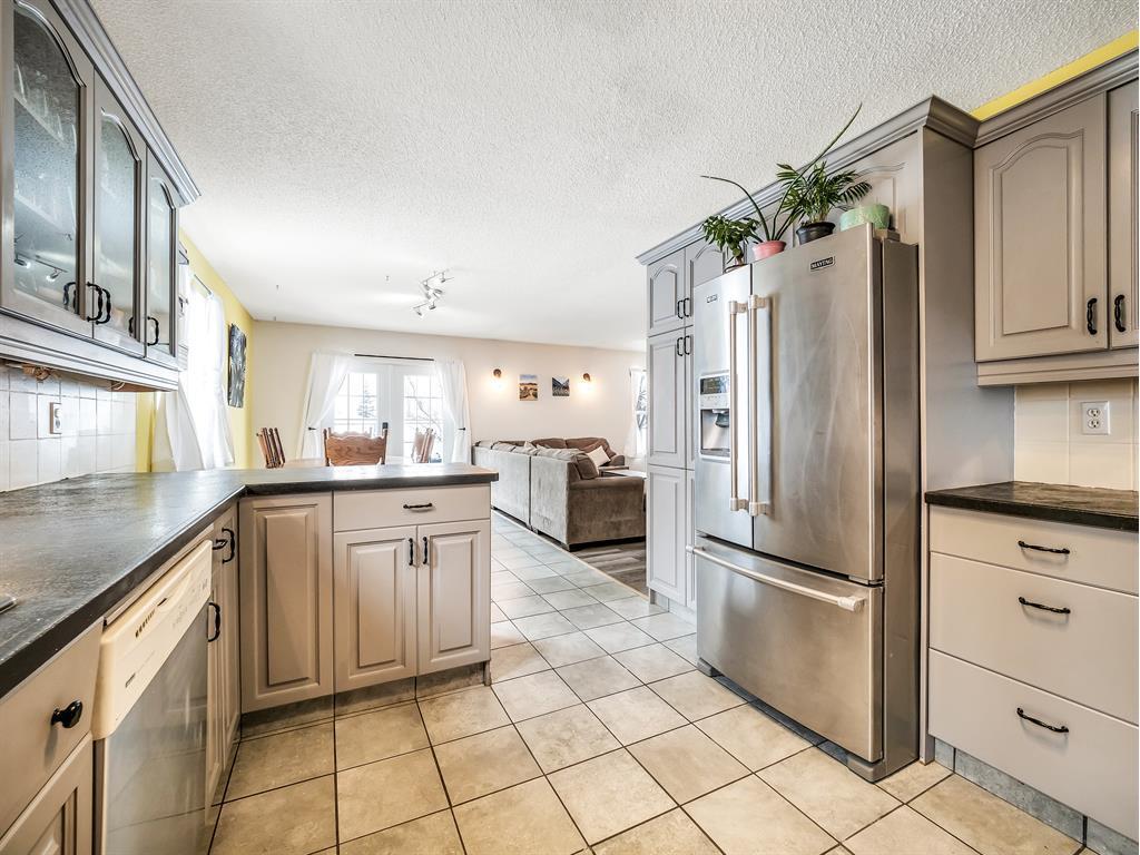 









11806


17

Avenue,
Blairmore,




AB
T0K0E0

