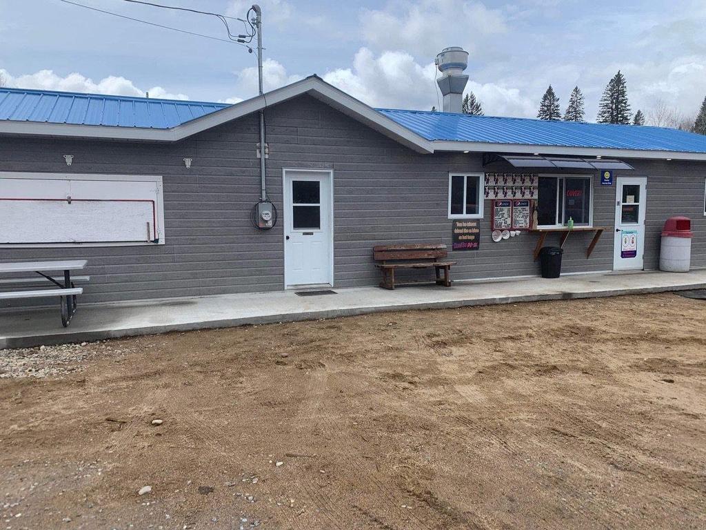 









275


Route 117

,
Lac-Saguay,




QC
J0W1L0

