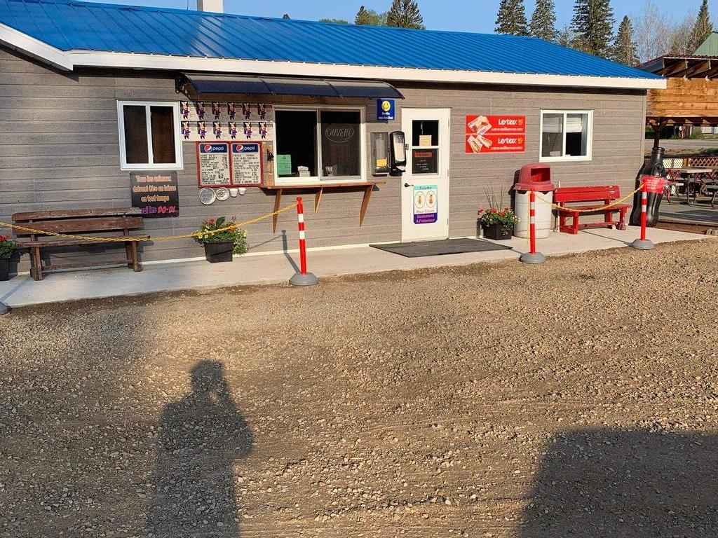 









275


Route 117

,
Lac-Saguay,




QC
J0W1L0

