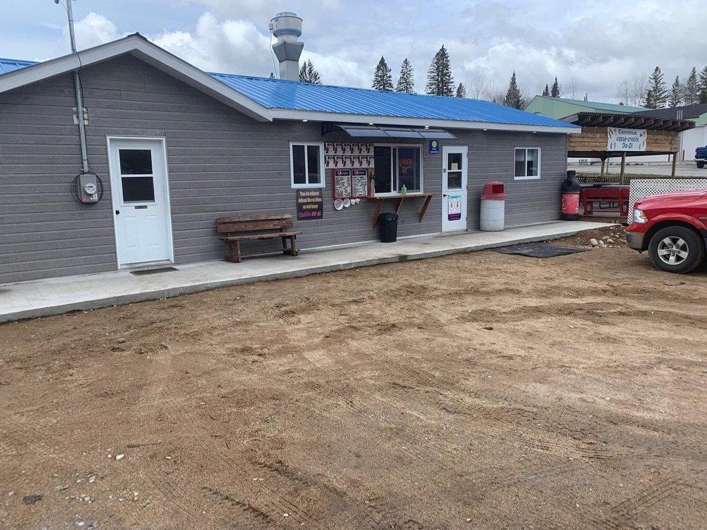 









275


Route 117

,
Lac-Saguay,




QC
J0W1L0

