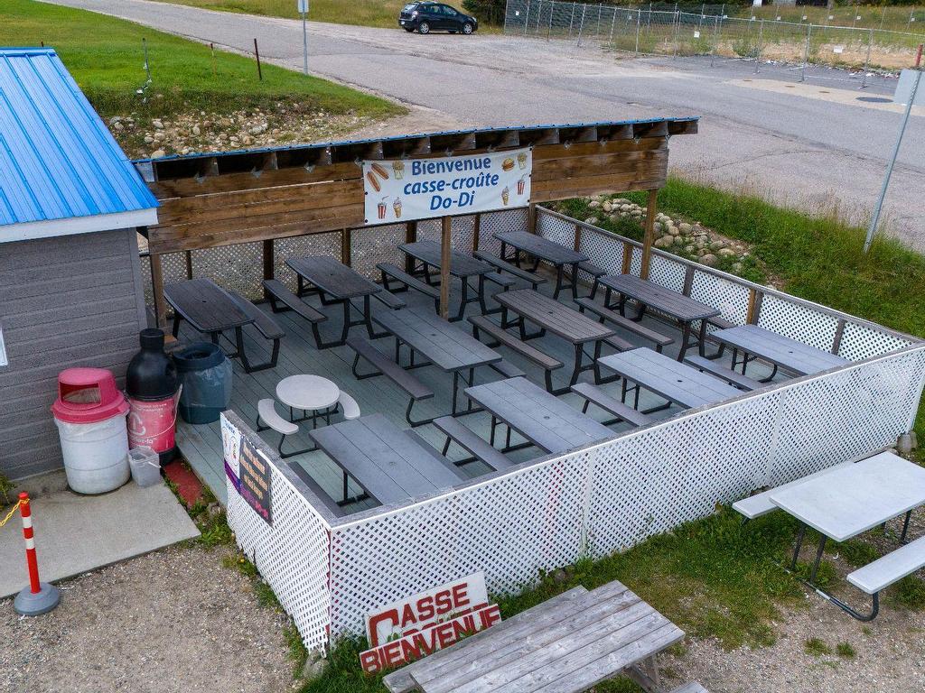 









275


Route 117

,
Lac-Saguay,




QC
J0W1L0


