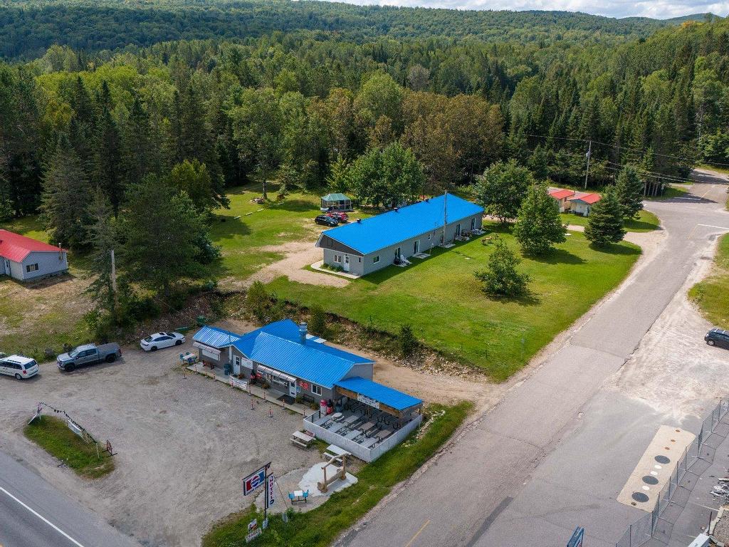 









275


Route 117

,
Lac-Saguay,




QC
J0W1L0

