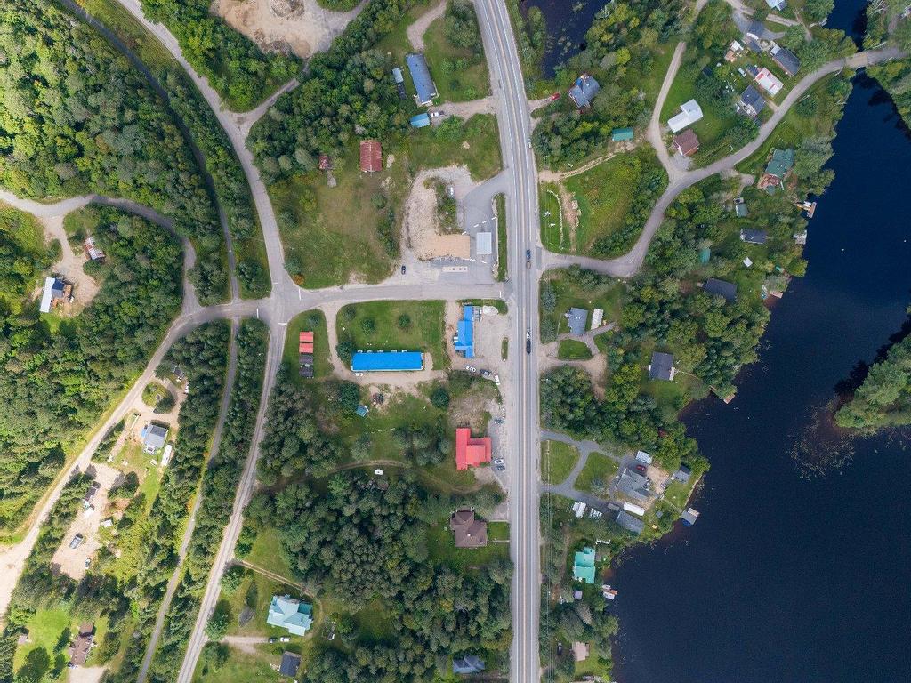 









275


Route 117

,
Lac-Saguay,




QC
J0W1L0

