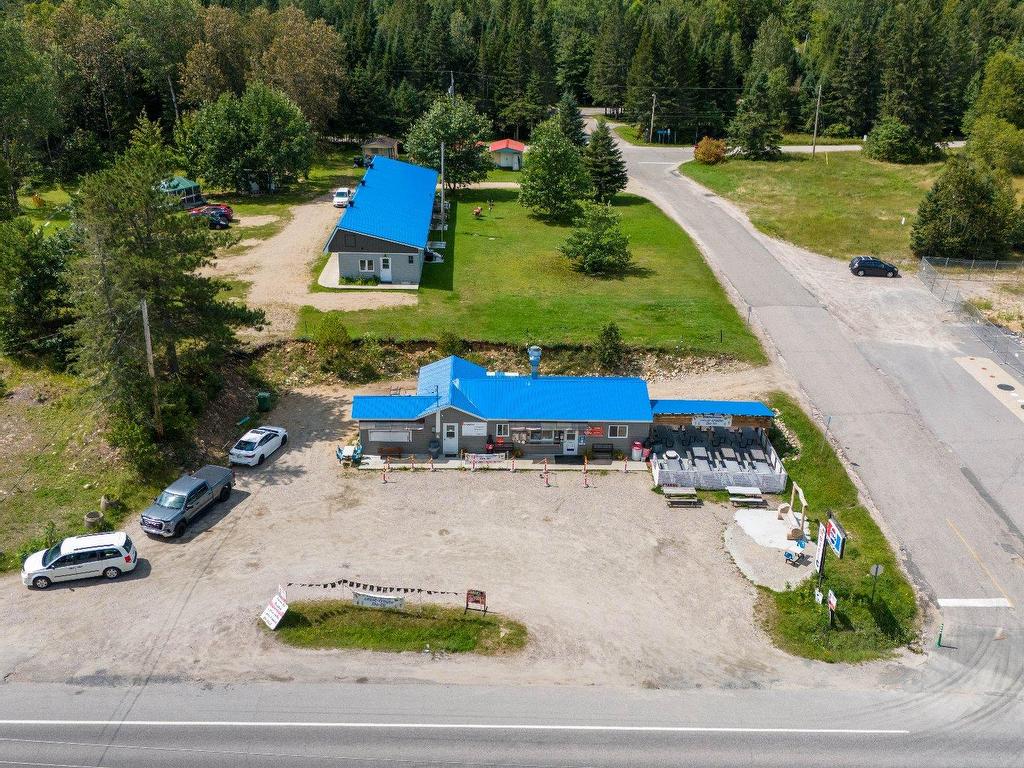 









275


Route 117

,
Lac-Saguay,




QC
J0W1L0

