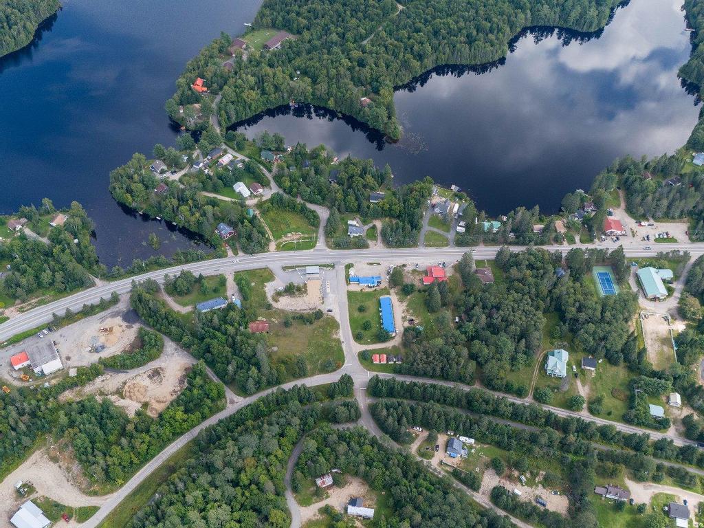 









275


Route 117

,
Lac-Saguay,




QC
J0W1L0

