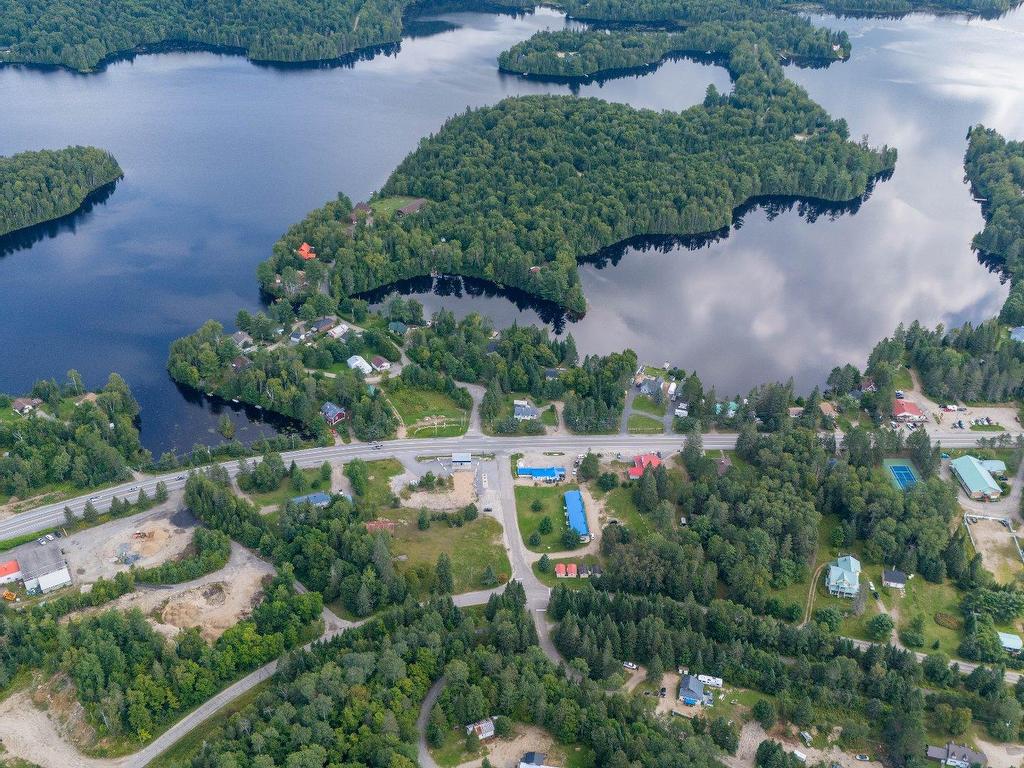 









275


Route 117

,
Lac-Saguay,




QC
J0W1L0

