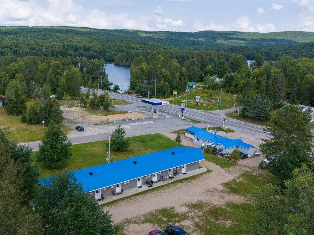 









275


Route 117

,
Lac-Saguay,




QC
J0W1L0

