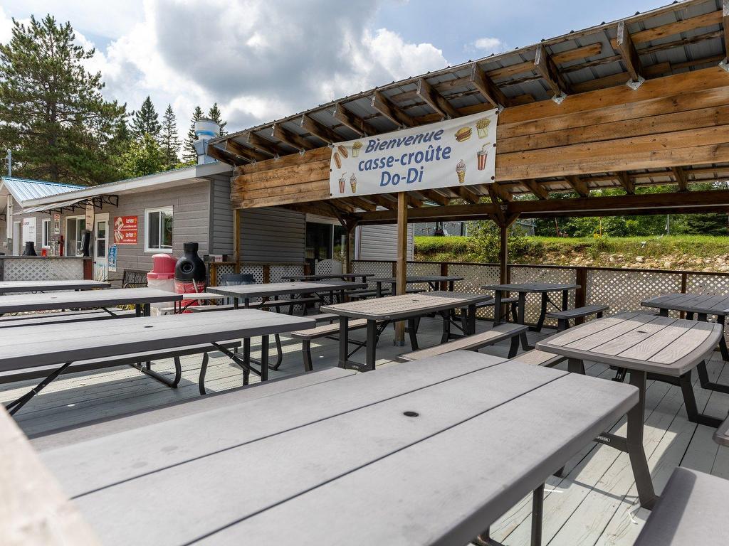 









275


Route 117

,
Lac-Saguay,




QC
J0W1L0

