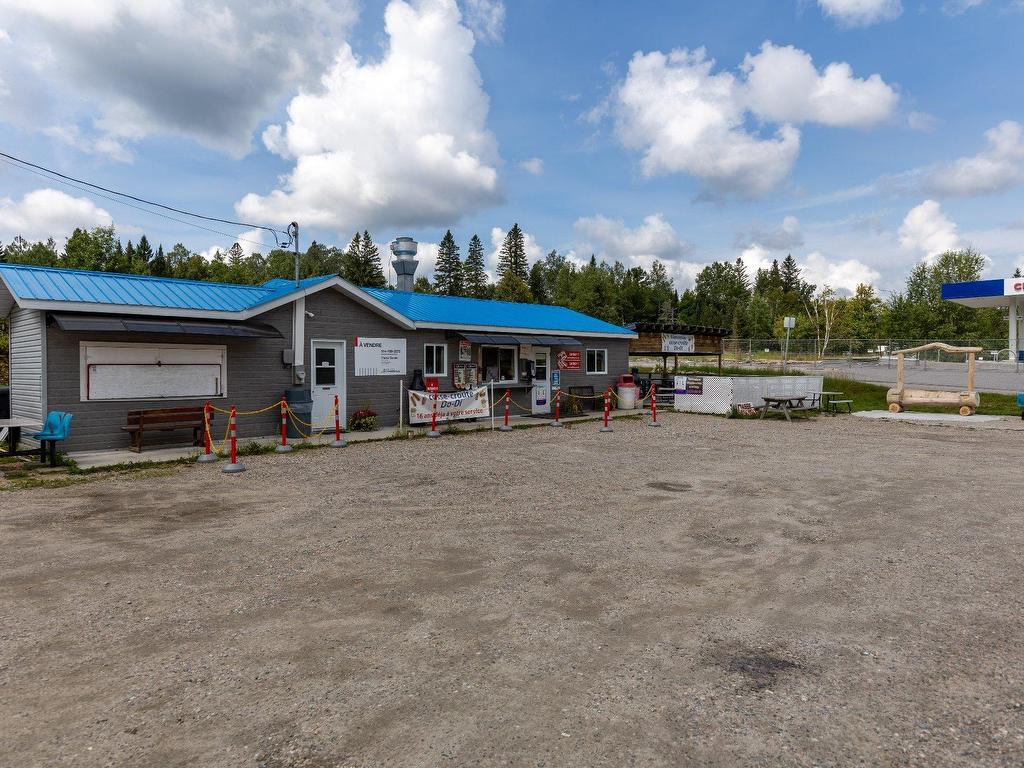 









275


Route 117

,
Lac-Saguay,




QC
J0W1L0

