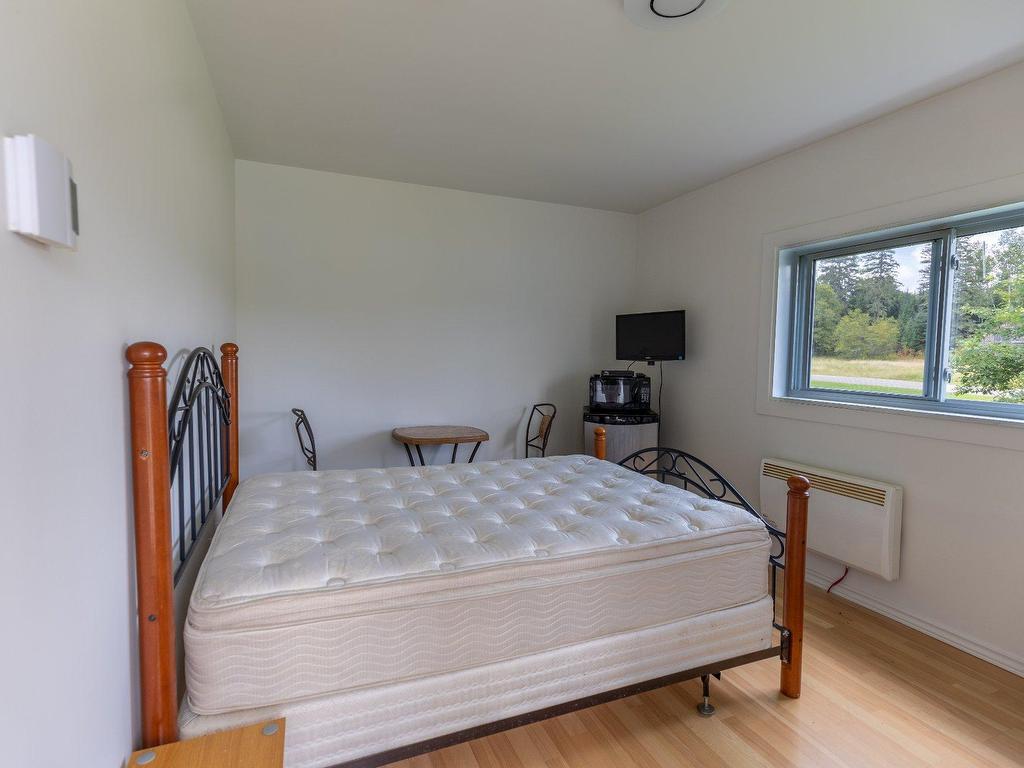









275


Route 117

,
Lac-Saguay,




QC
J0W1L0

