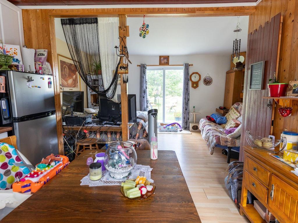









275


Route 117

,
Lac-Saguay,




QC
J0W1L0

