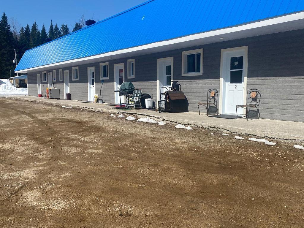 









275


Route 117

,
Lac-Saguay,




QC
J0W1L0

