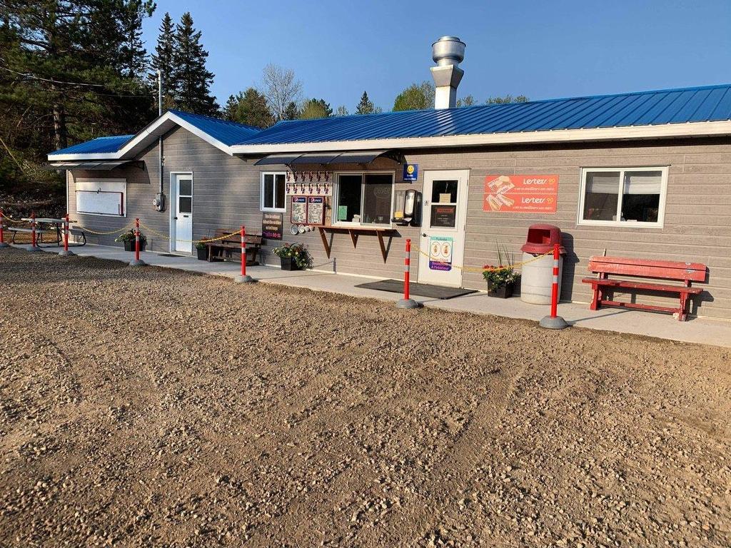 









275


Route 117

,
Lac-Saguay,




QC
J0W1L0

