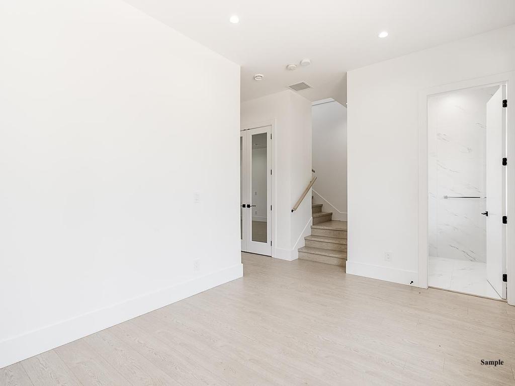 












6253 148 STREET

,
Surrey,




BC
V3S 8E8

