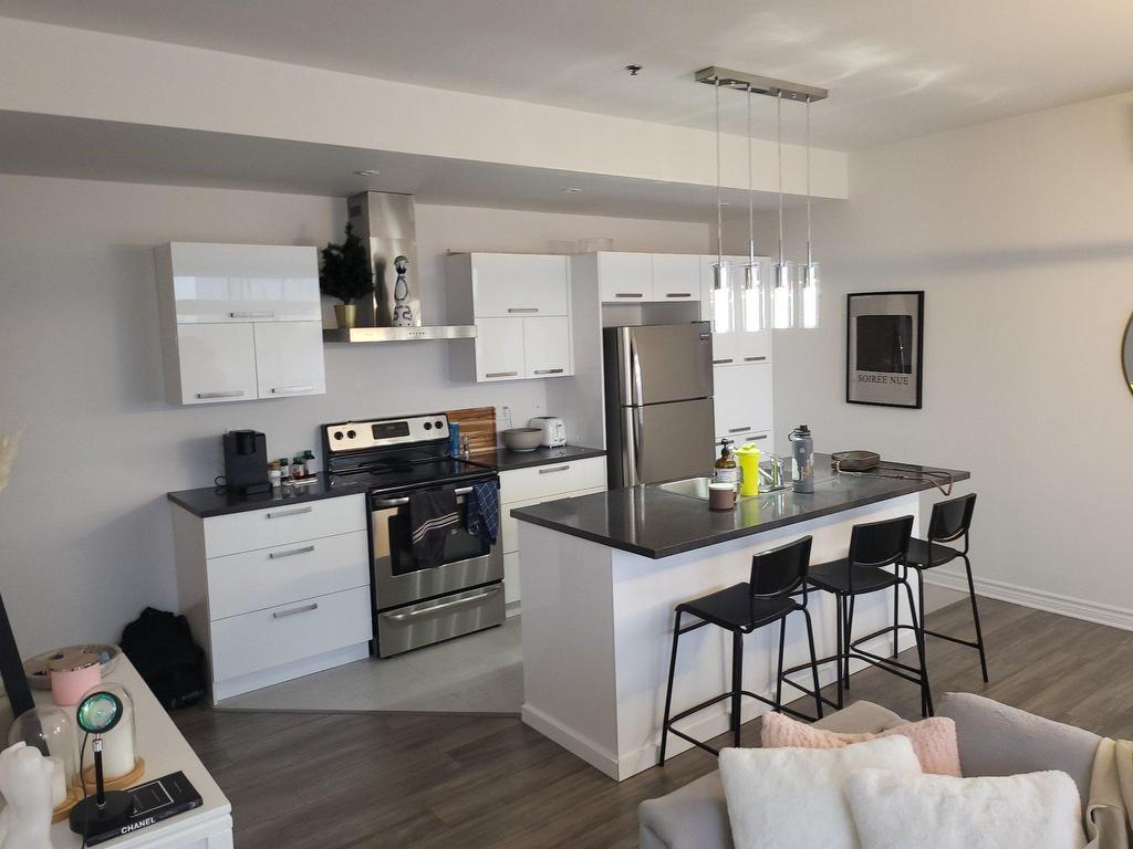 









7000

 - 306


Grande Allée

,
Longueuil (Saint-Hubert),




QC
J3Y1C4

