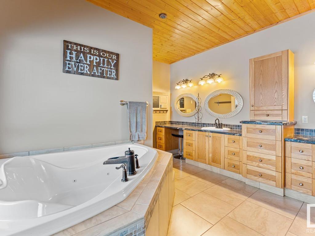 












11042 Twp Rd 632 E

,
Rural Lac La Biche County,




AB
T0A 2Z0


