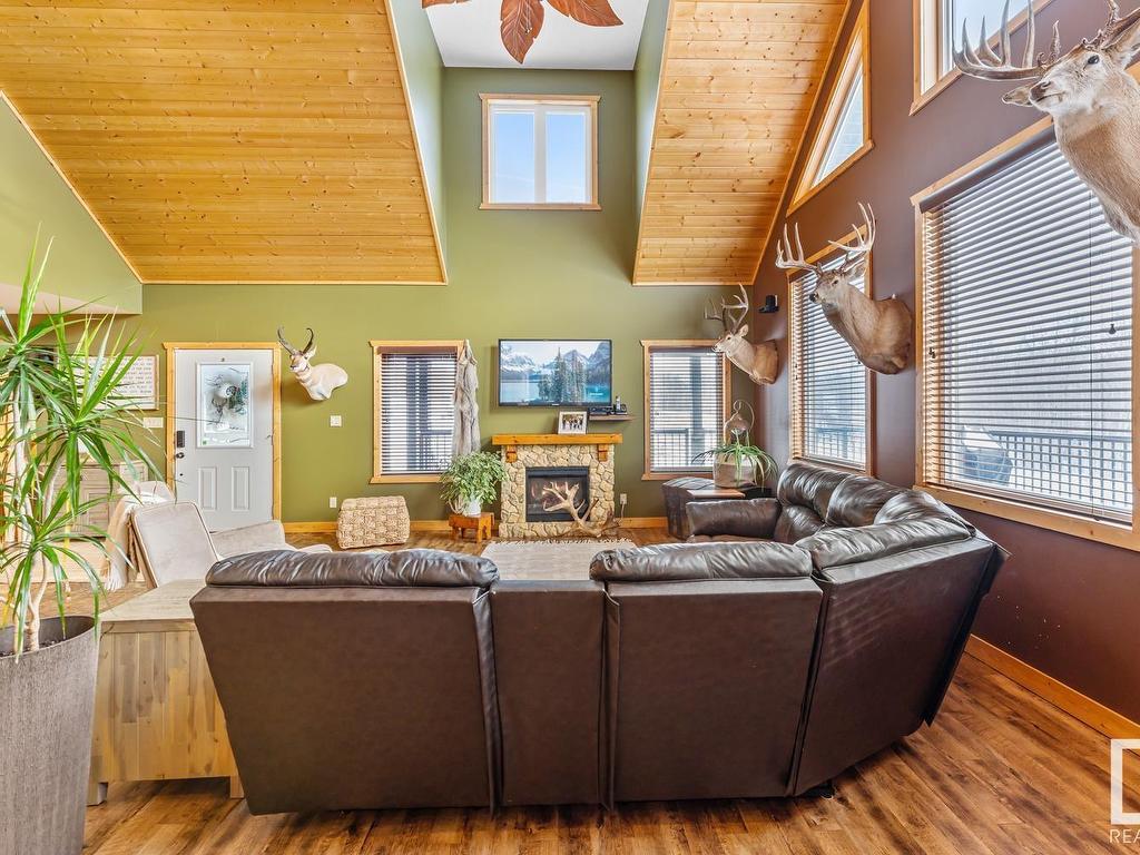 












11042 Twp Rd 632 E

,
Rural Lac La Biche County,




AB
T0A 2Z0

