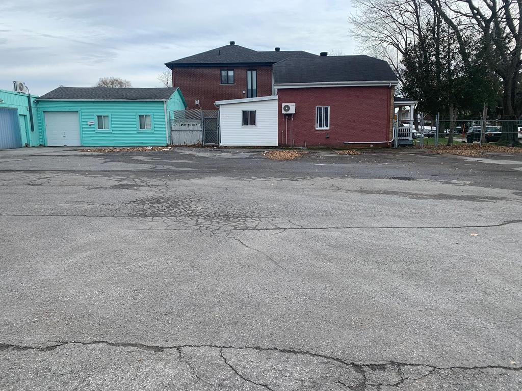 









12081

 - 12095


Rue Cousineau

,
Montréal (Ahuntsic-Cartierville),




QC
H4K1P7

