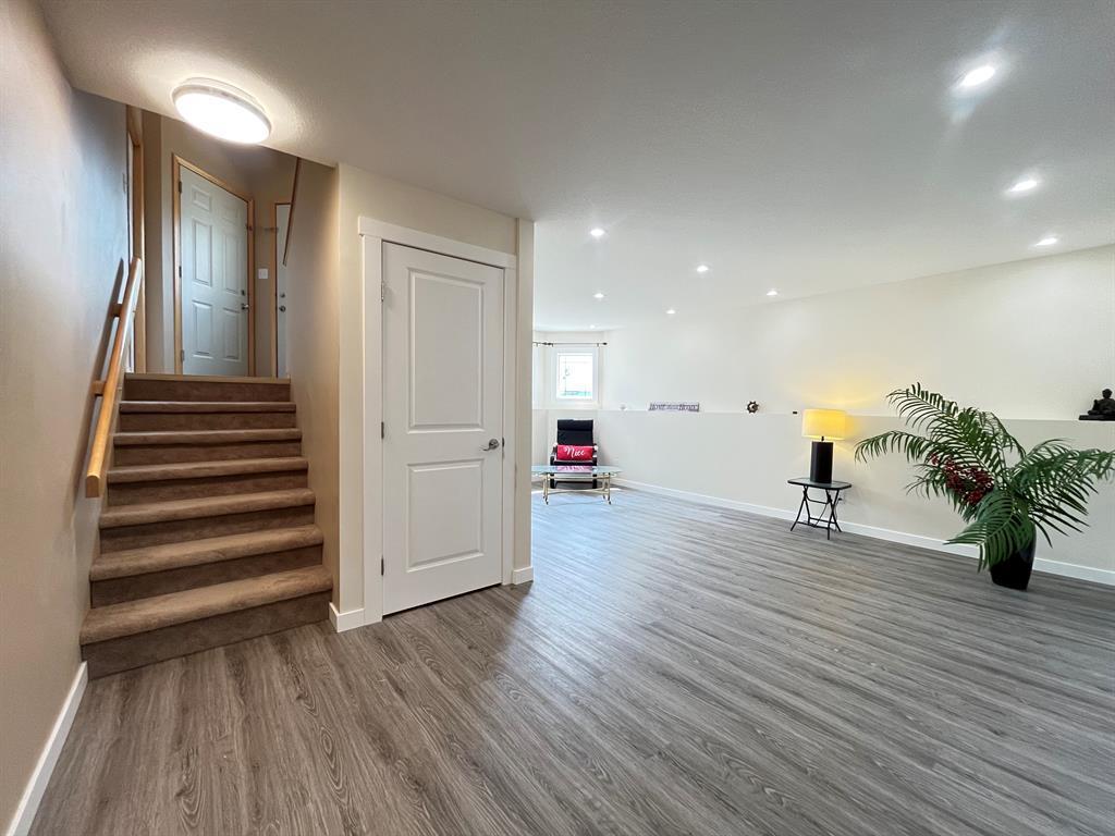 









325


Red Crow

Boulevard West,
Lethbridge,




AB
T1K 7J7

