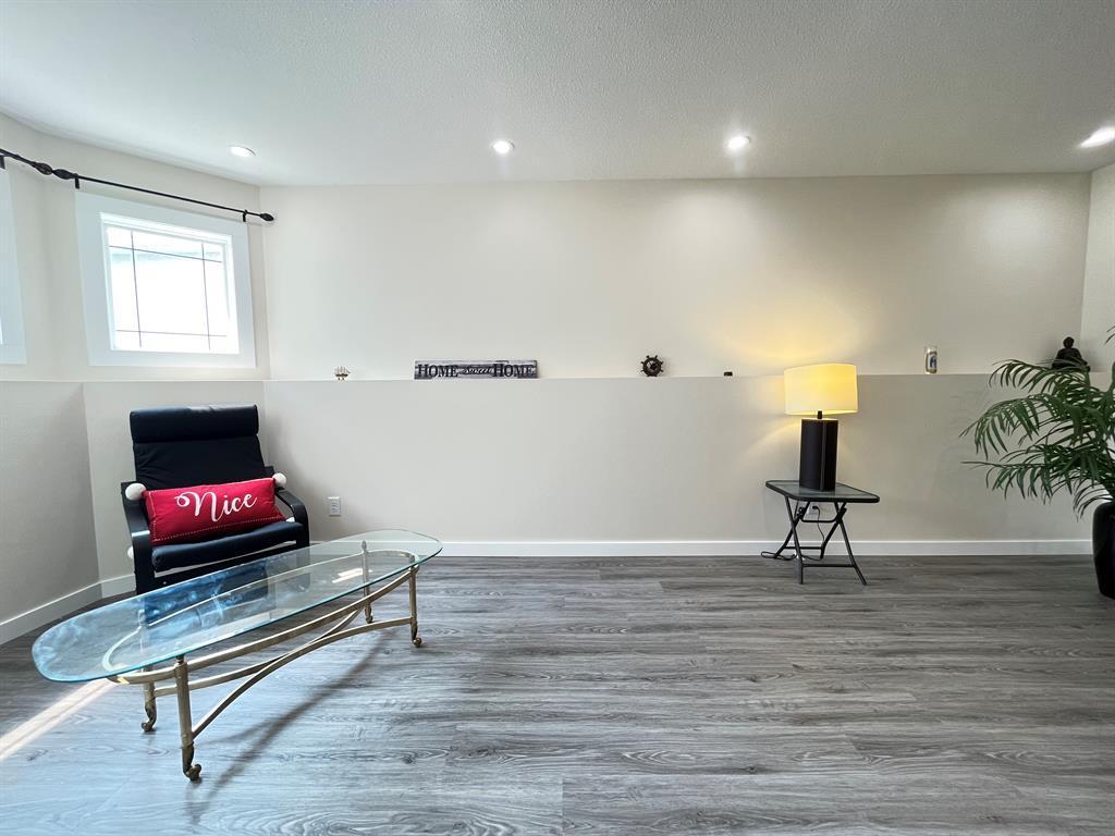 









325


Red Crow

Boulevard West,
Lethbridge,




AB
T1K 7J7

