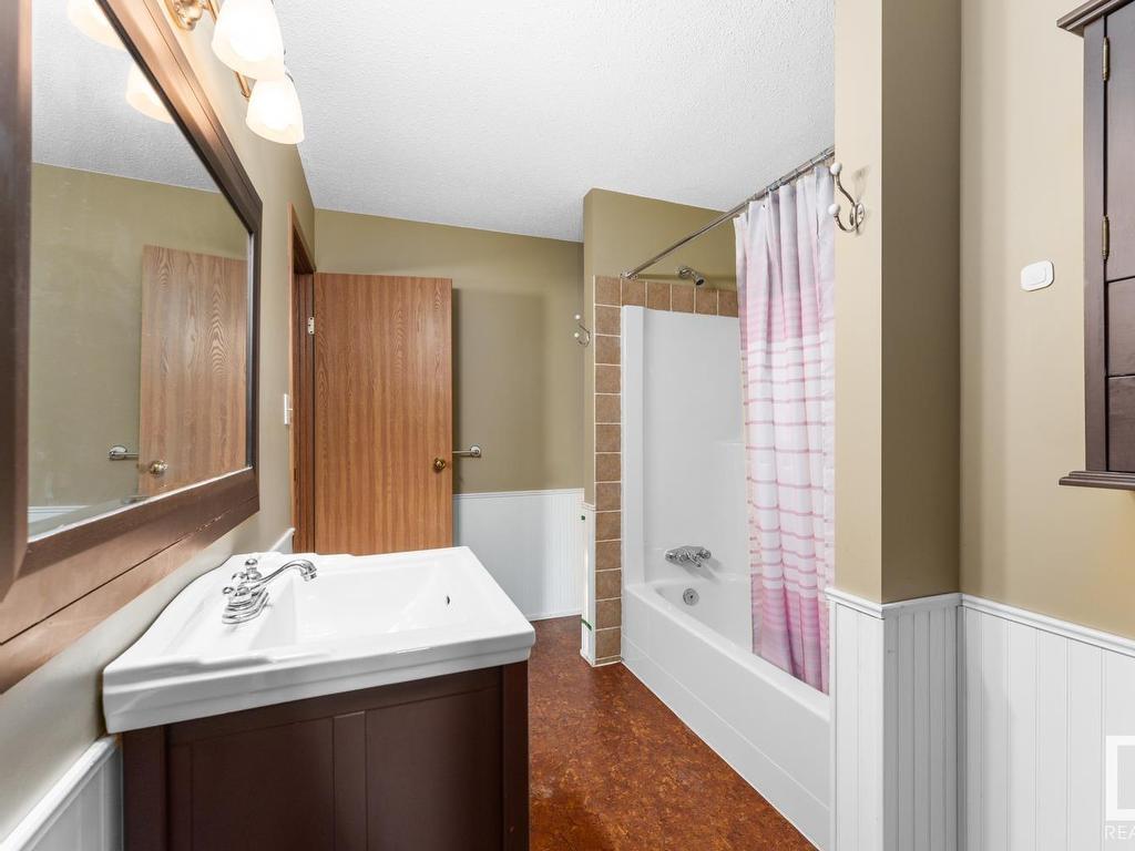 












4 9 Street CL

,
Cold Lake,




AB
T9M 1K1

