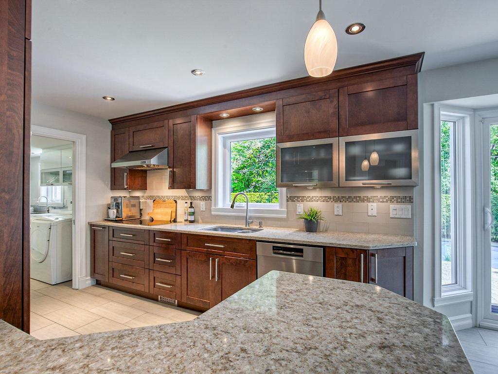 









328


Rue Kéroack

,
Saint-Bruno-de-Montarville,




QC
J3V5S1

