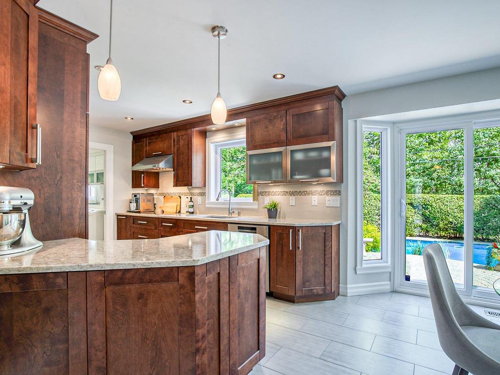 









328


Rue Kéroack

,
Saint-Bruno-de-Montarville,




QC
J3V5S1

